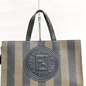 Selling fendi tote, few scratches or scuffs, in excellent condition